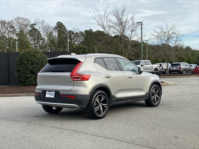 2025 Volvo XC40 B5 Core Bright Theme
