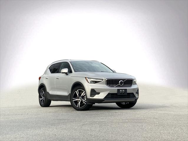2025 Volvo XC40 B5 Core Bright Theme