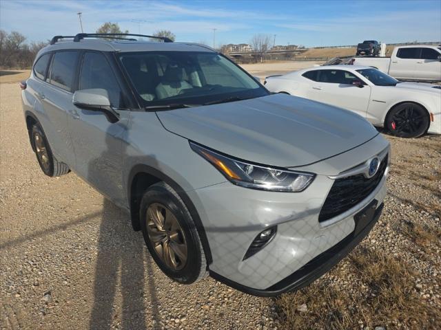 2023 Toyota Highlander Hybrid XLE Bronze