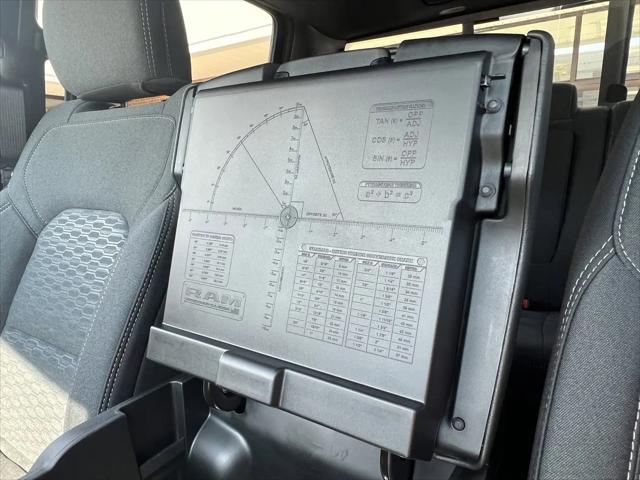 2025 Ram 1500 Big Horn Crew Cab 4x4 5'7" Box