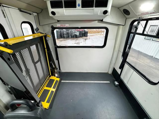 2017 Ford E-450 Cutaway E-450