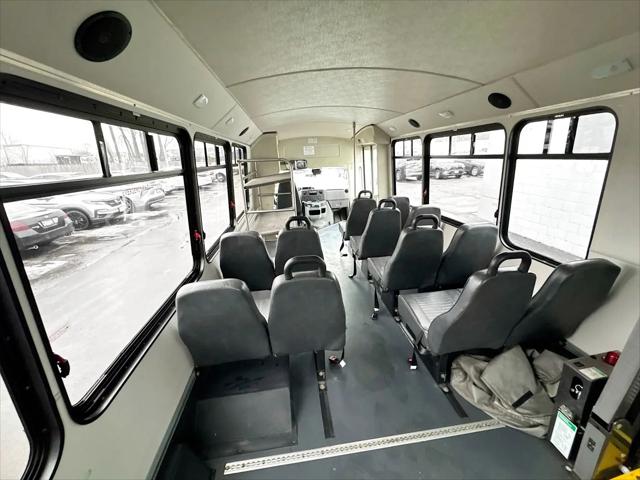 2017 Ford E-450 Cutaway E-450