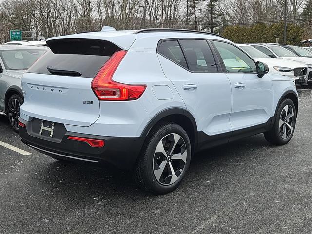2026 Volvo XC40 Plus, B5 AWD Gas (mild hybrid), Dark