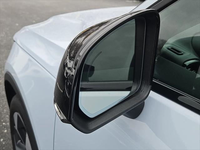 2026 Volvo XC40 Plus, B5 AWD Gas (mild hybrid), Dark
