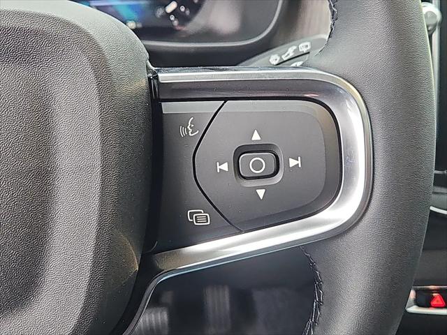 2026 Volvo XC40 Plus, B5 AWD Gas (mild hybrid), Dark