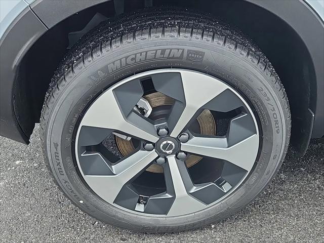 2026 Volvo XC40 Plus, B5 AWD Gas (mild hybrid), Dark