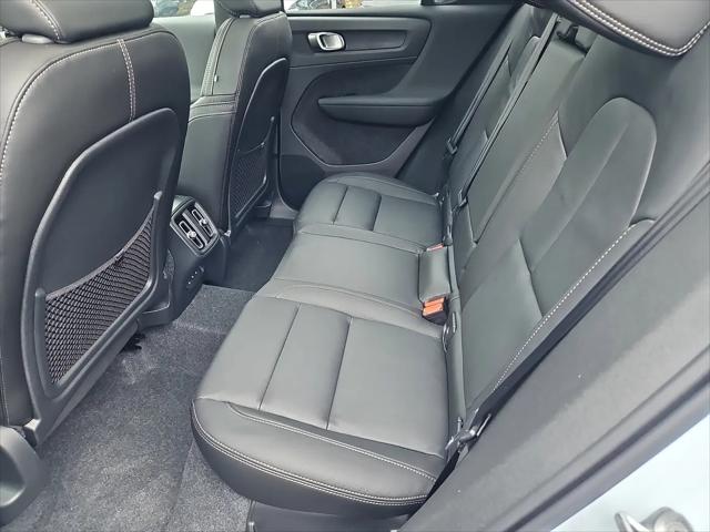 2026 Volvo XC40 Plus, B5 AWD Gas (mild hybrid), Dark