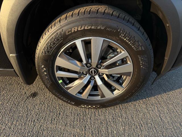 2025 Nissan Pathfinder SL FWD