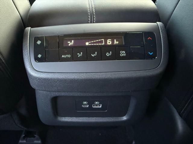 2025 Nissan Pathfinder SL FWD
