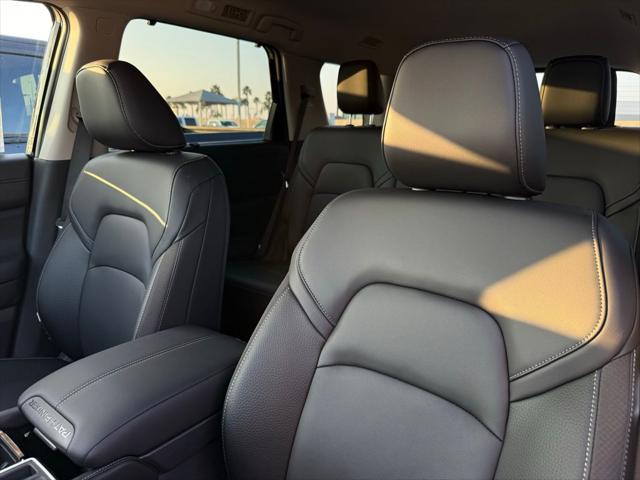2025 Nissan Pathfinder SL FWD