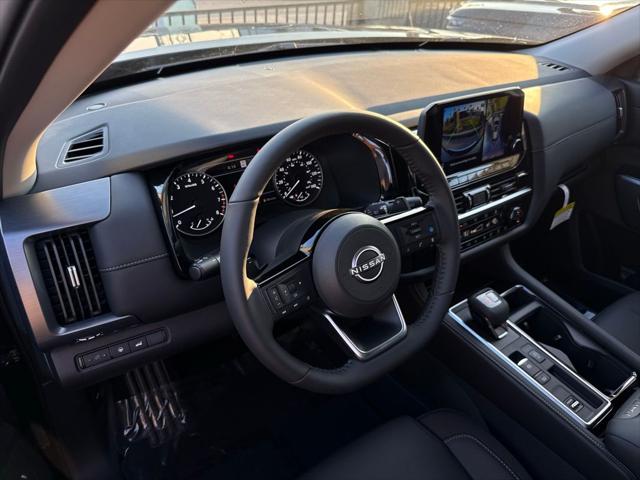 2025 Nissan Pathfinder SL FWD