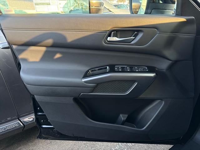 2025 Nissan Pathfinder SL FWD