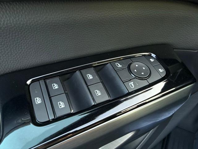 2025 Nissan Pathfinder SL FWD