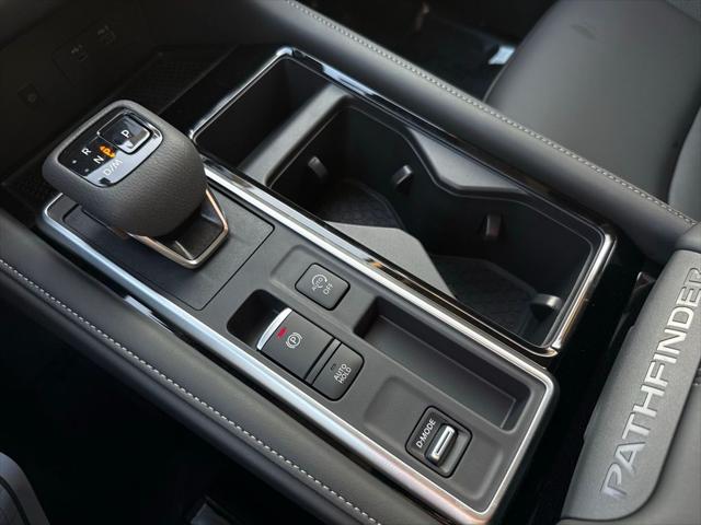 2025 Nissan Pathfinder SL FWD