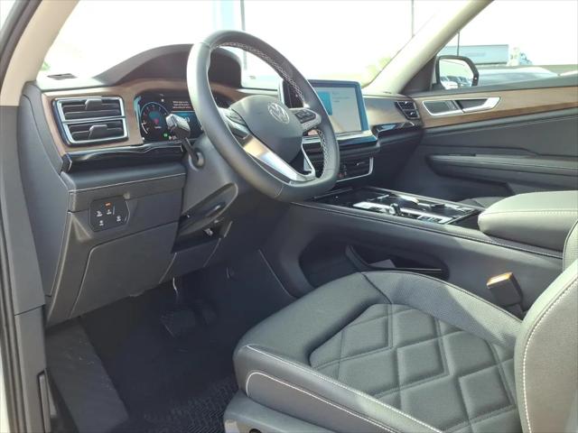 2026 Volkswagen Atlas SE with Technology