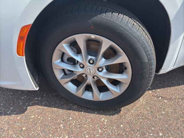 2026 Chrysler Pacifica Select AWD