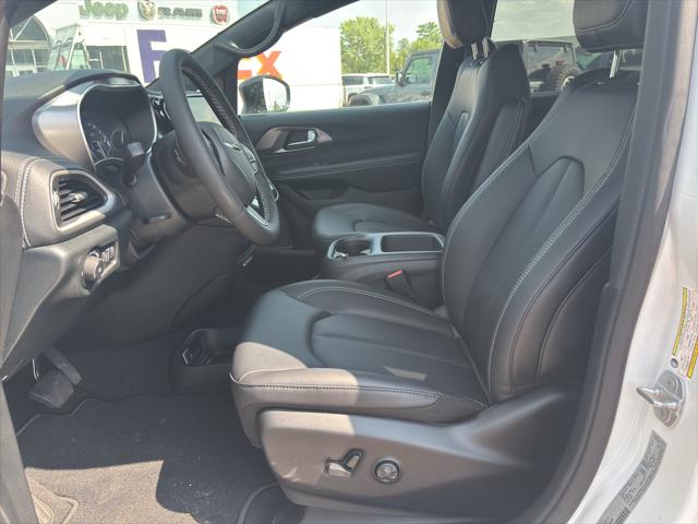 2026 Chrysler Pacifica Select AWD