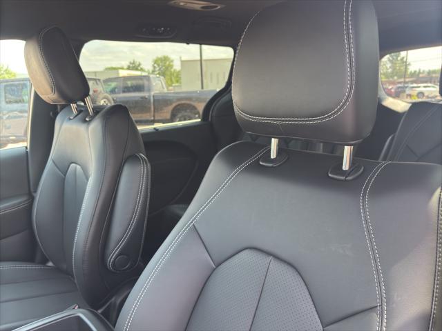 2026 Chrysler Pacifica Select AWD