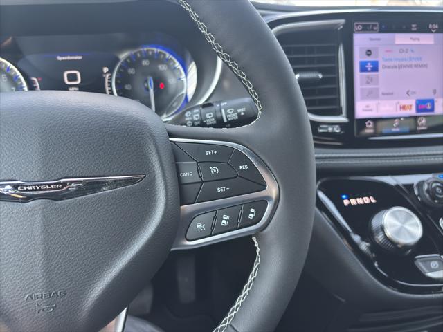 2026 Chrysler Pacifica Select AWD