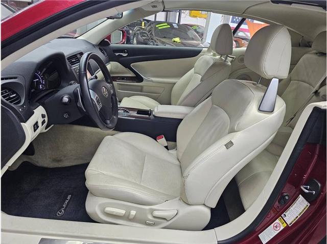2014 Lexus IS 250C Base 2dr Convertible