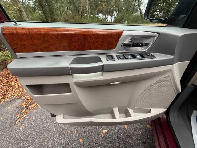 2009 Chrysler Town & Country Touring