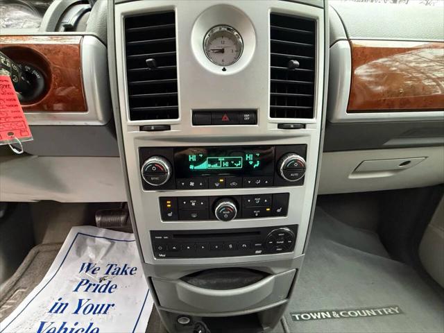 2009 Chrysler Town & Country Touring