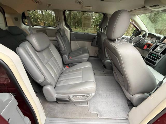 2009 Chrysler Town & Country Touring