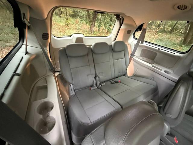 2009 Chrysler Town & Country Touring