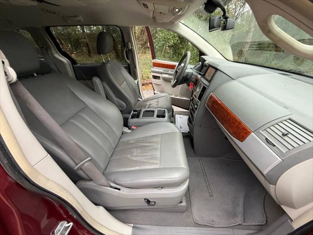 2009 Chrysler Town & Country Touring