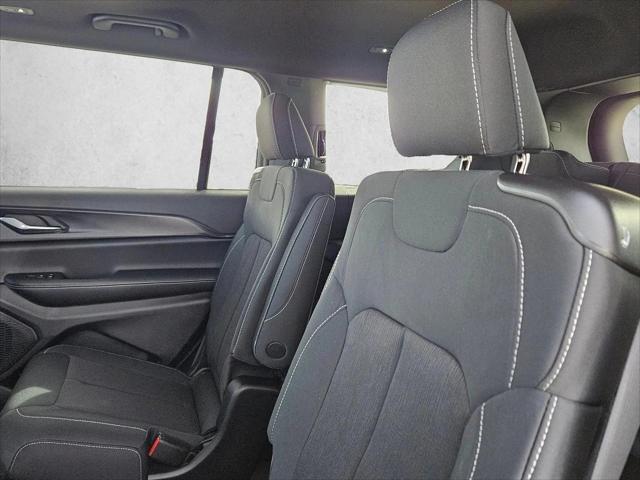 2026 Jeep Grand Cherokee Altitude 4x2