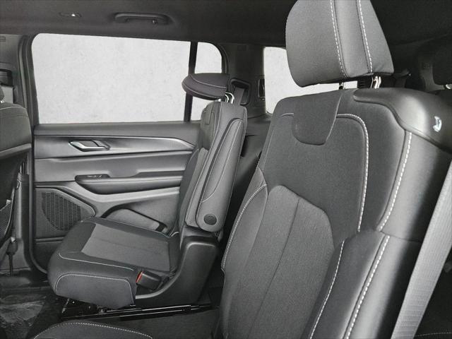 2026 Jeep Grand Cherokee Altitude 4x2