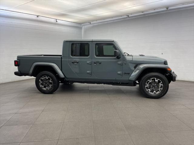 2026 Jeep Gladiator GLADIATOR SAHARA 4X4
