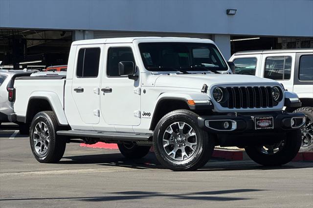 2026 Jeep Gladiator GLADIATOR SAHARA 4X4