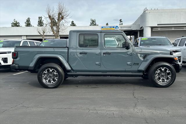 2026 Jeep Gladiator GLADIATOR SAHARA 4X4