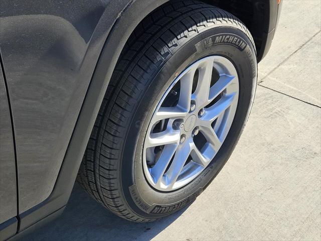 2026 Jeep Grand Cherokee Altitude 4x2