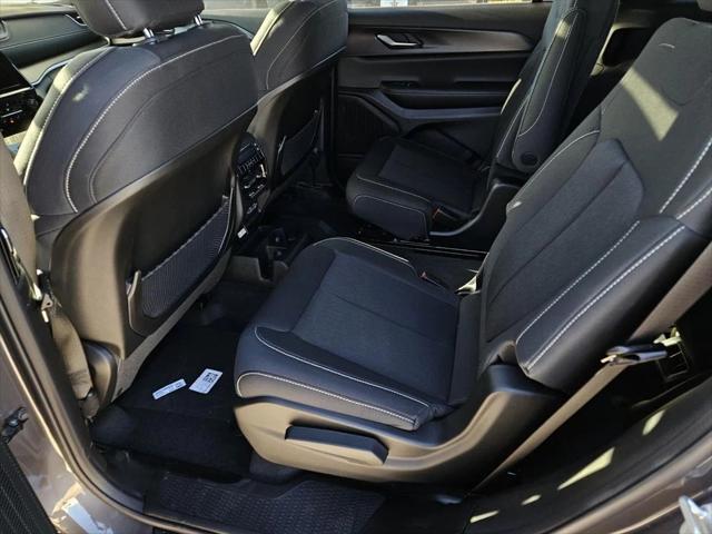 2026 Jeep Grand Cherokee Altitude 4x2
