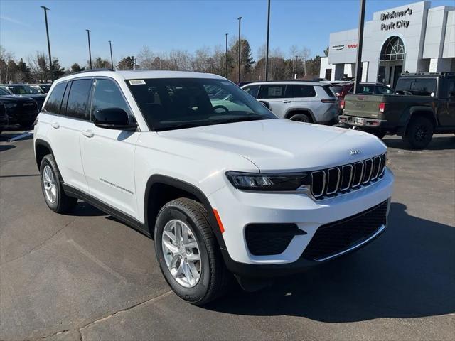2026 Jeep Grand Cherokee GRAND CHEROKEE LAREDO X 4X4