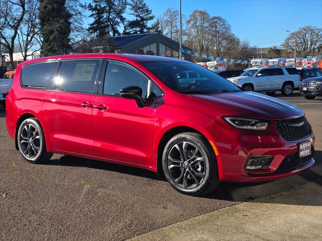 2026 Chrysler Pacifica Select
