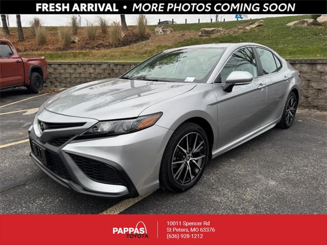 2024 Toyota Camry SE's photo