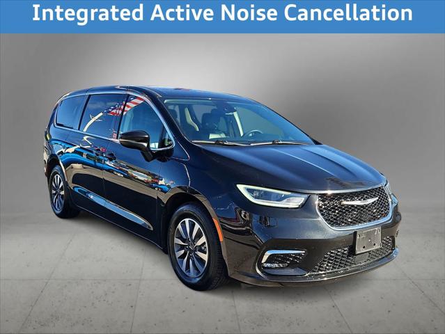 2023 Chrysler Pacifica Hybrid Touring L
