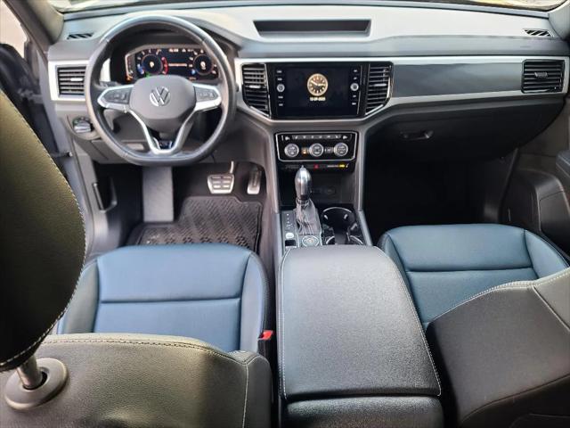 2023 Volkswagen Atlas Cross Sport 2.0T SEL R-Line Black