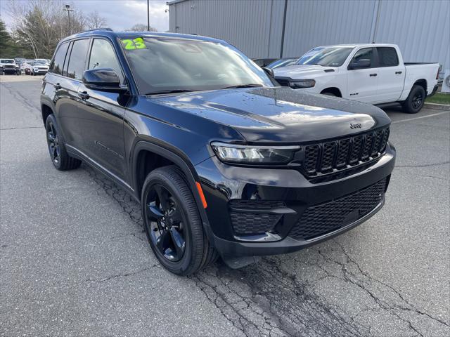 2023 Jeep Grand Cherokee Altitude 4x4 2023 Jeep Grand Cherokee Altitude 4x4