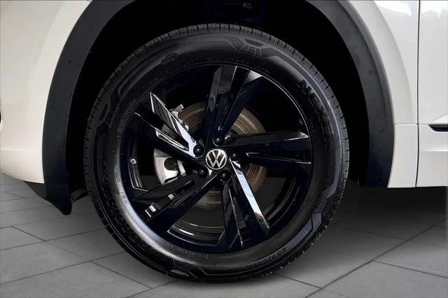 2026 Volkswagen Atlas Cross Sport SEL R-Line Black
