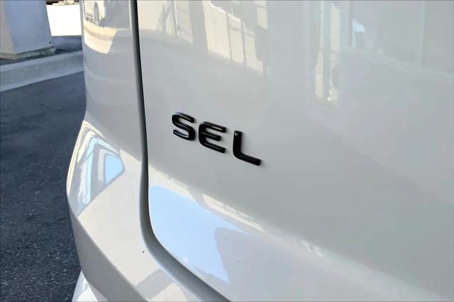 2026 Volkswagen Atlas Cross Sport SEL R-Line Black