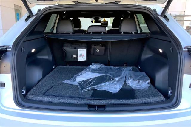 2026 Volkswagen Atlas Cross Sport SEL R-Line Black