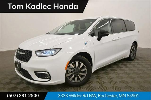 2024 Chrysler Pacifica Hybrid Select for sale in Rochester, MN
