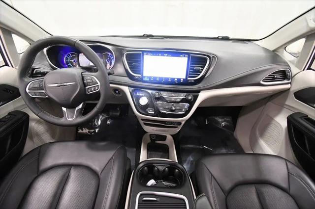 2024 Chrysler Pacifica Hybrid Select
