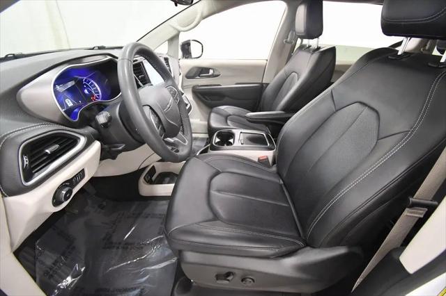 2024 Chrysler Pacifica Hybrid Select
