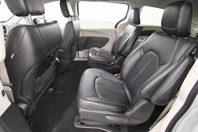 2024 Chrysler Pacifica Hybrid Select