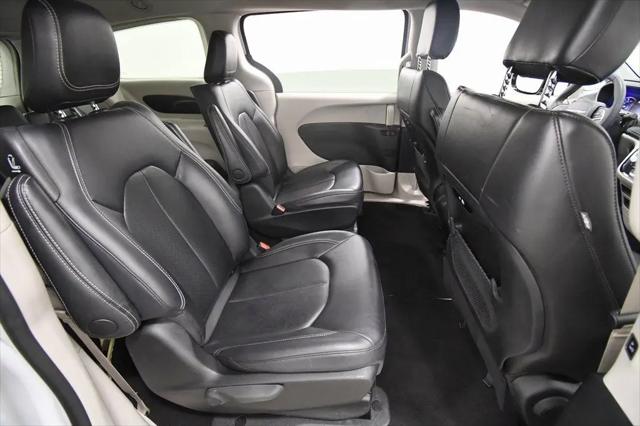 2024 Chrysler Pacifica Hybrid Select